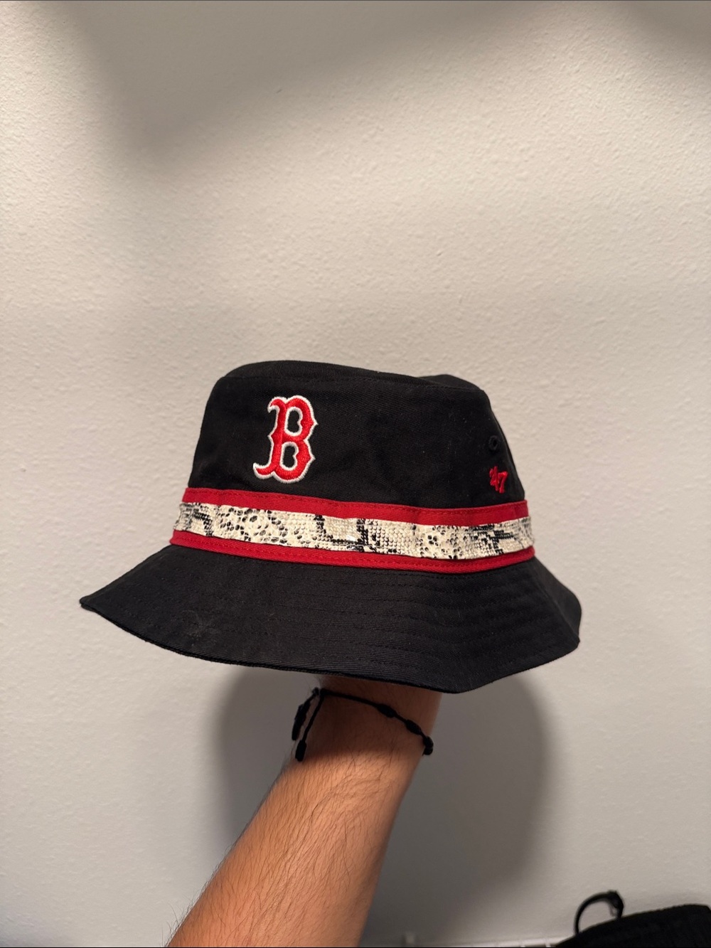 Kids Black Bucket Hat with Red 'B' Logo